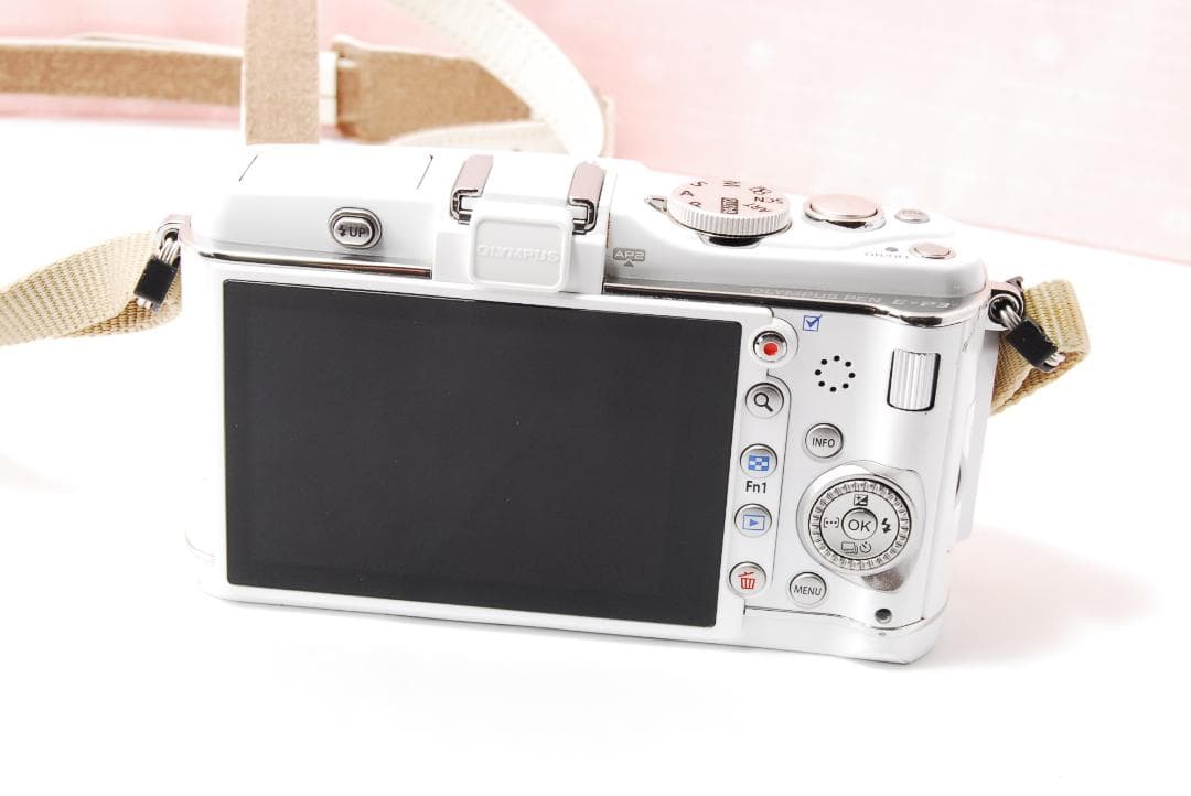 〓14-42mmレンズ付〓オリンパス PEN E-P3 ミラーレス一眼