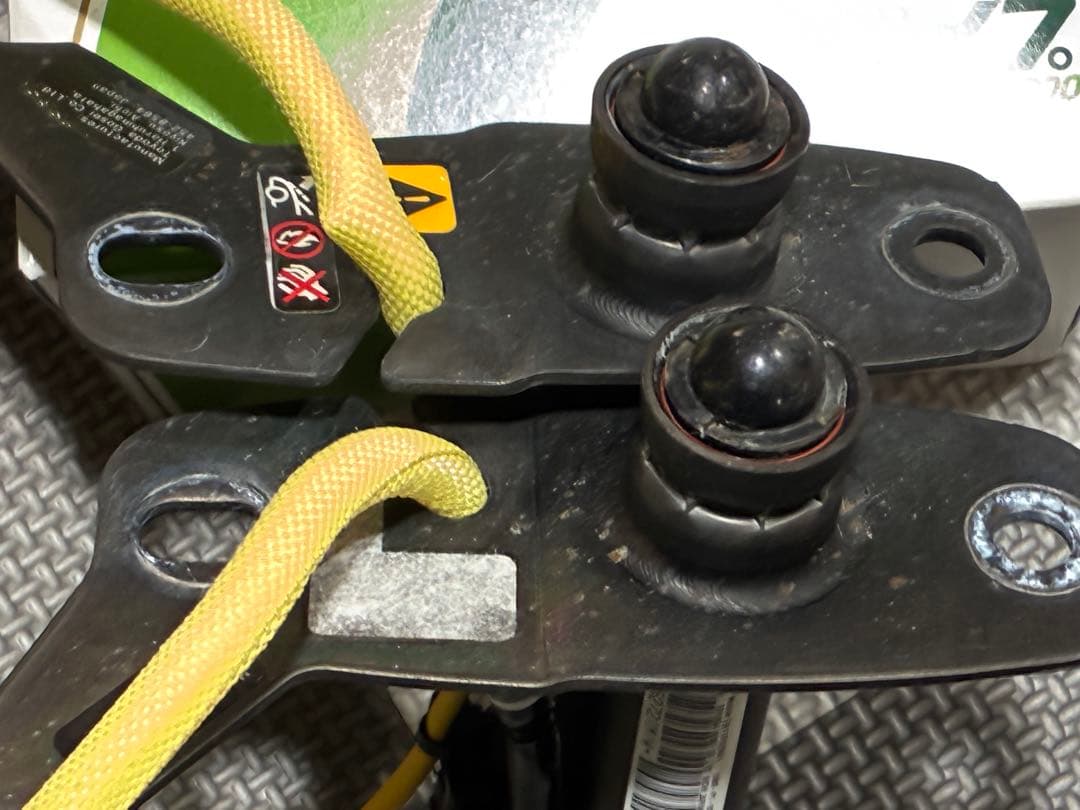 [中古部品]マツダ　NDロードスター　アクティブボンネットアクチュエーターR/L