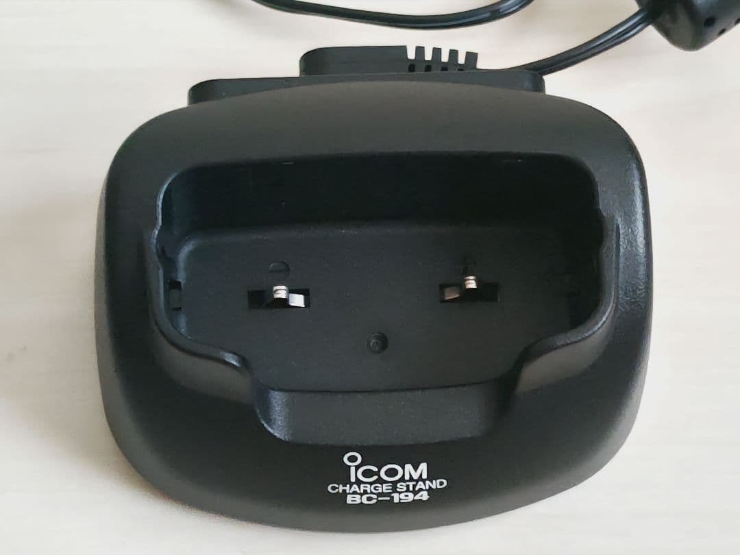 ICOM IC-R6 受信機 充電スタンド付き