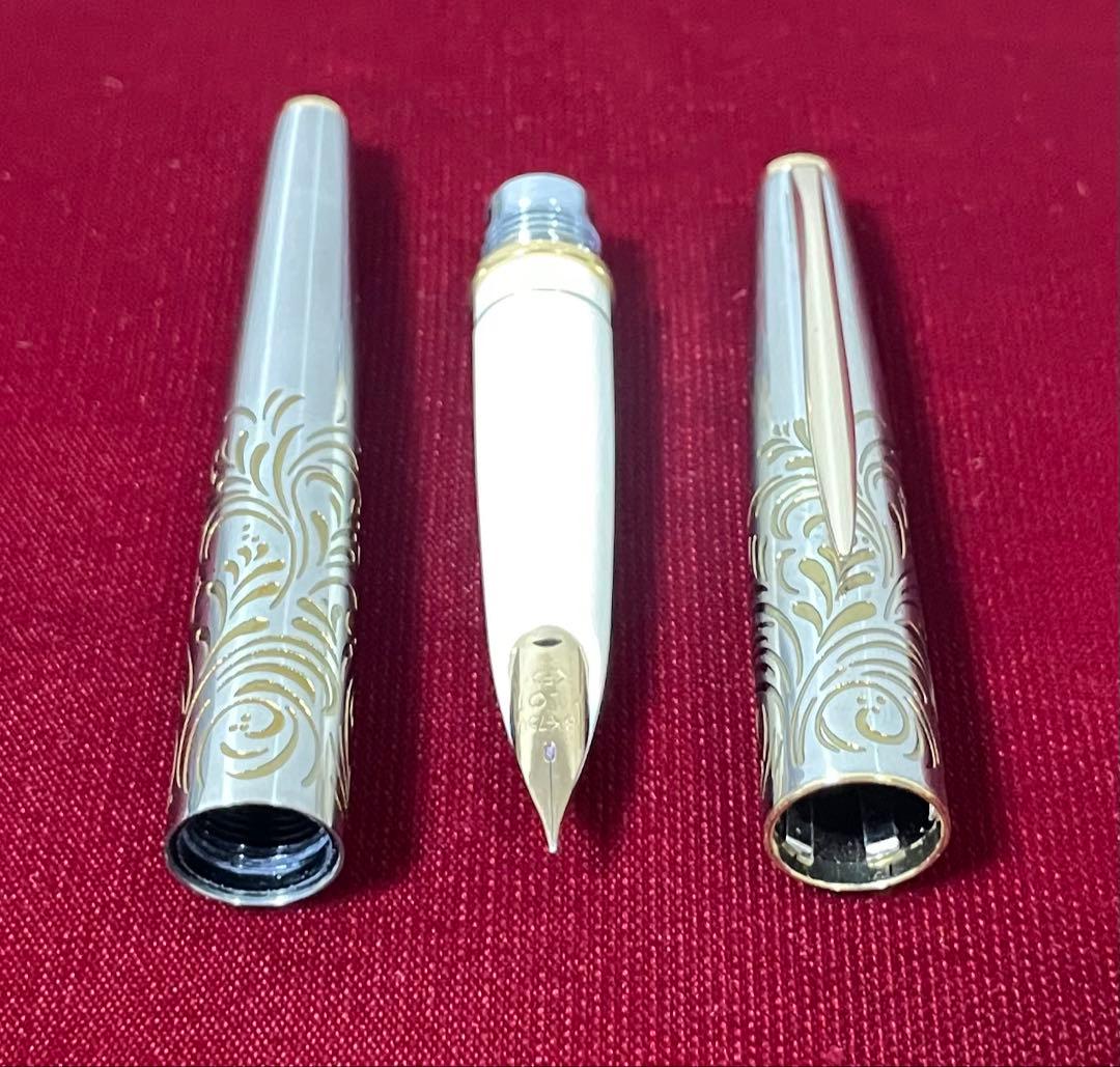 ⚪︎新品未使用　1970年代製　レディ 唐草　アイボリーカバー 18K F 絶版