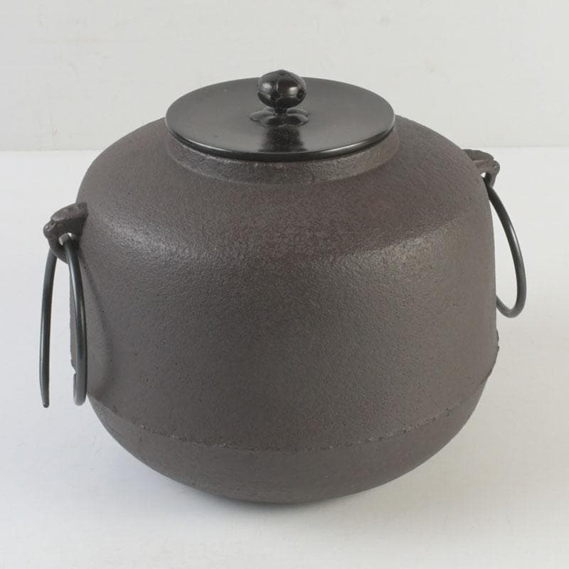 茶道具　釜師　菊池政光作　松文　阿弥陀釜　共箱　V　9904A