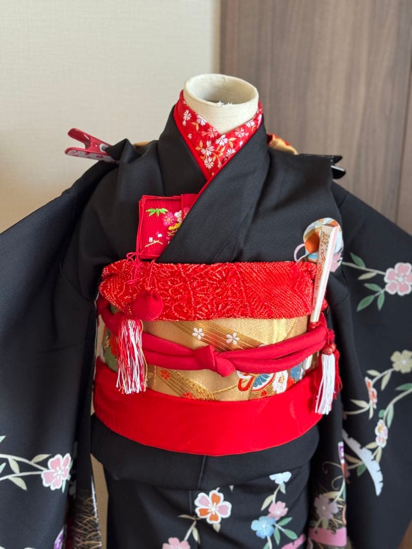 七五三に★逸品　正絹縮緬黒地に舞蝶、毱　7歳着物、袋帯のセット