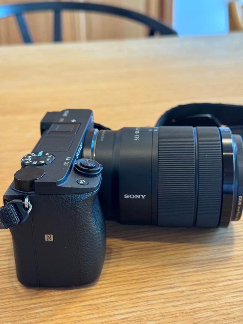 【緊急値下げ】SONY α6400 ミラーレス一眼本体・SONYズームレンズ付き