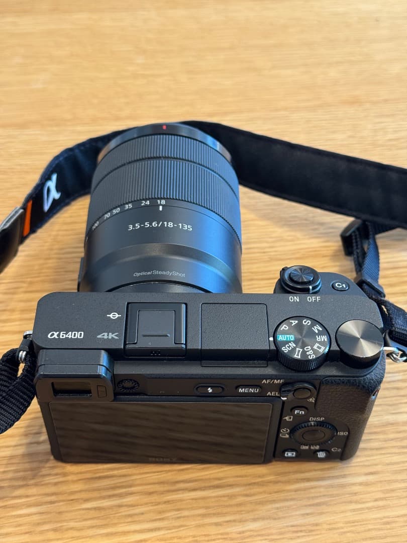 【緊急値下げ】SONY α6400 ミラーレス一眼本体・SONYズームレンズ付き