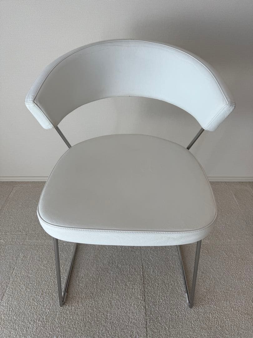 ②カリガリス コヌビア 「ニューヨーク」 本革 ダイニングチェア