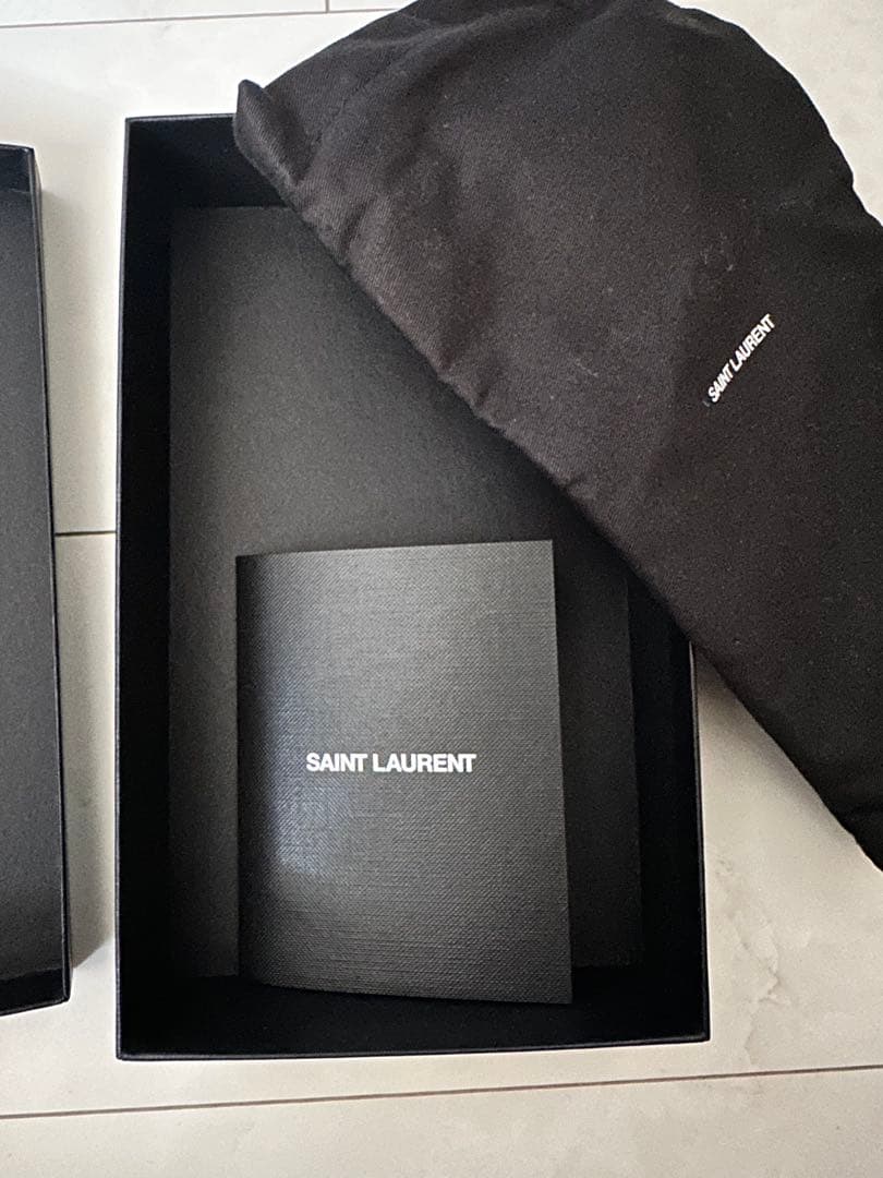 SAINT LAURENT ベージュレザー長財布 保存袋付き