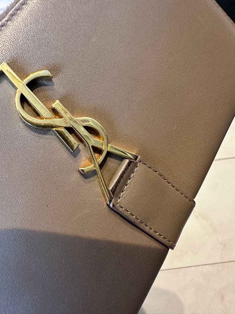 SAINT LAURENT ベージュレザー長財布 保存袋付き