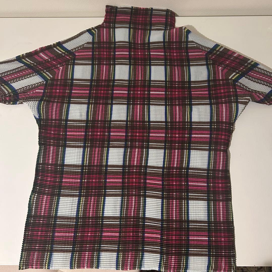 ミヤケイッセイプリーツチェック柄タートルネック