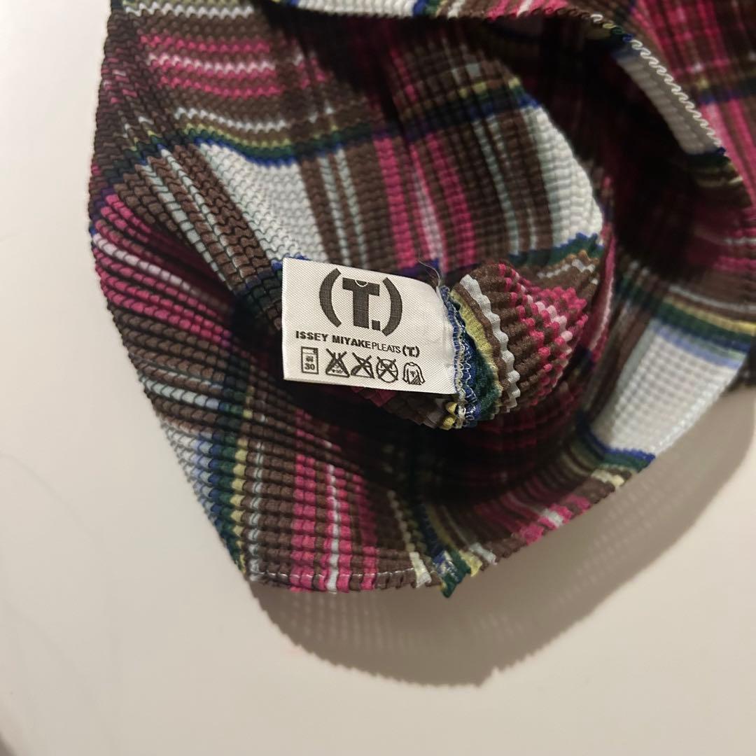 ミヤケイッセイプリーツチェック柄タートルネック