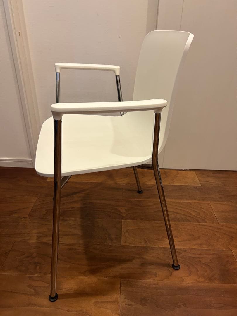 ハル RE チューブ アームレスト VITRA