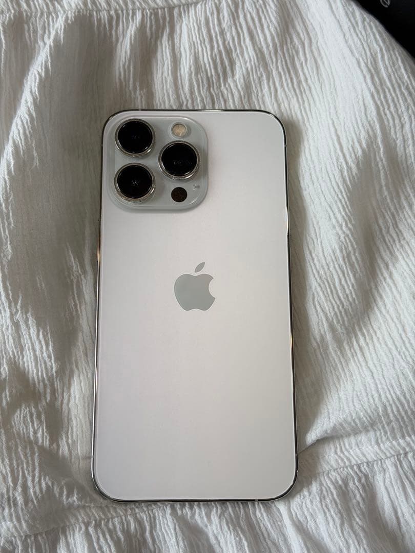 美品／バッテリー75%／Apple iPhone 13 Pro シルバー 本体