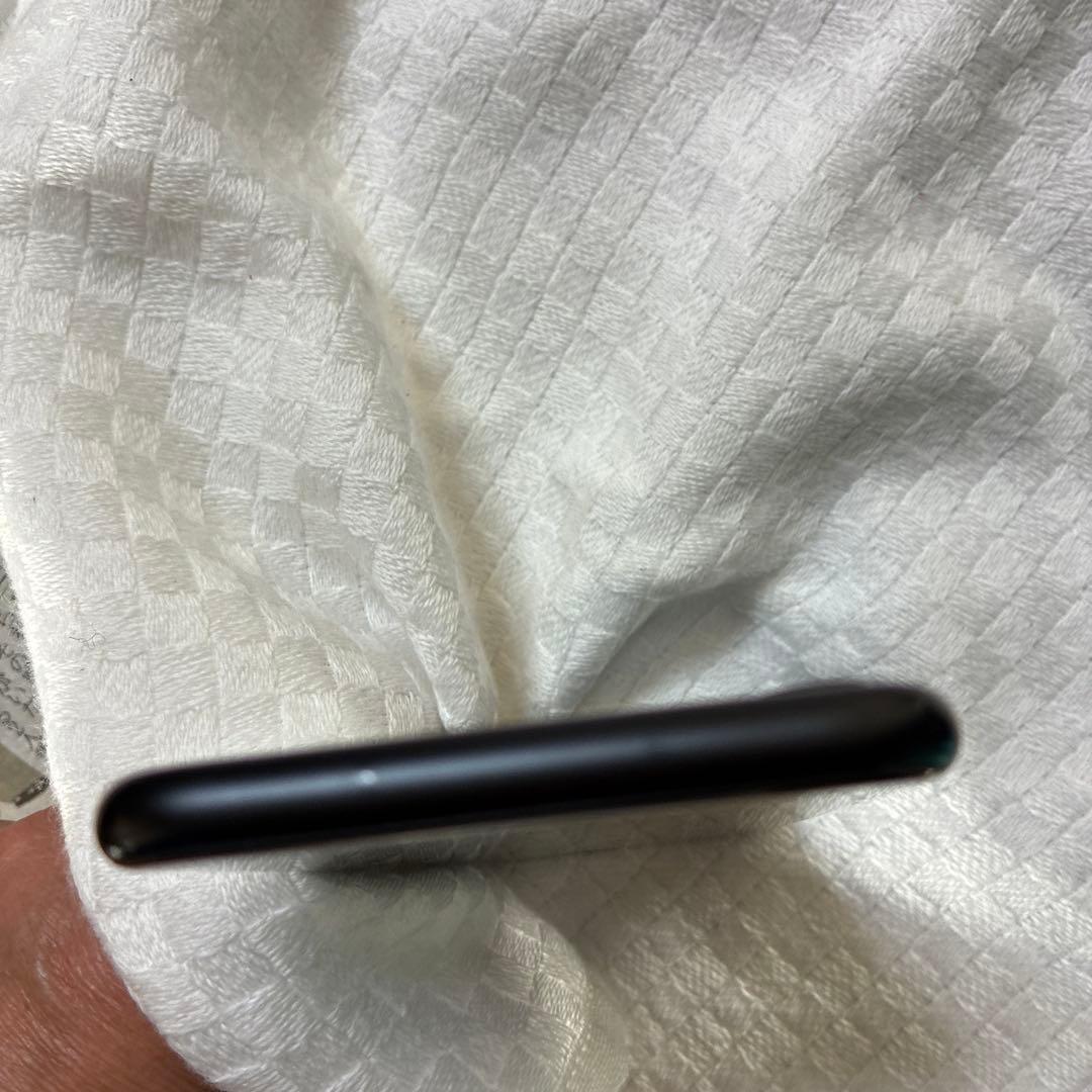 iPhone se 第2世代　64GB SIMフリー　付属品　保護シール付き