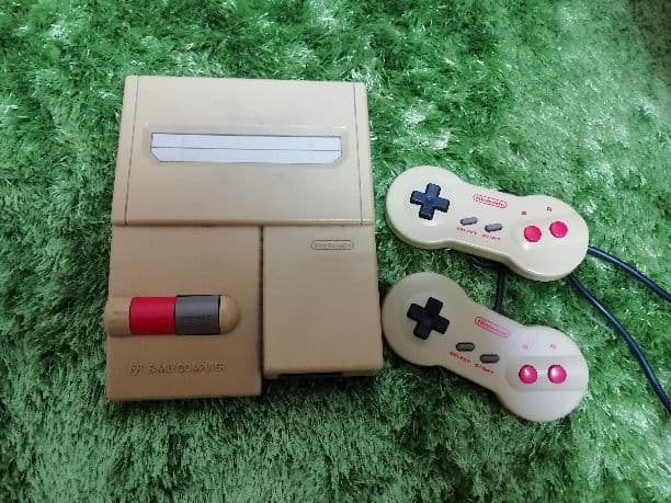 ファミコンソフト、本体2台