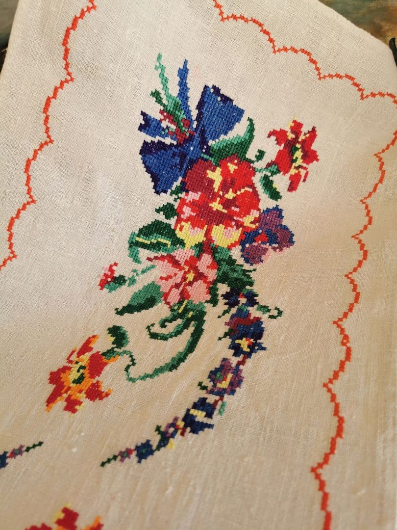 アンティーク  薔薇と菫と百合ブルーリボンの花束 手刺繍リネンクロス