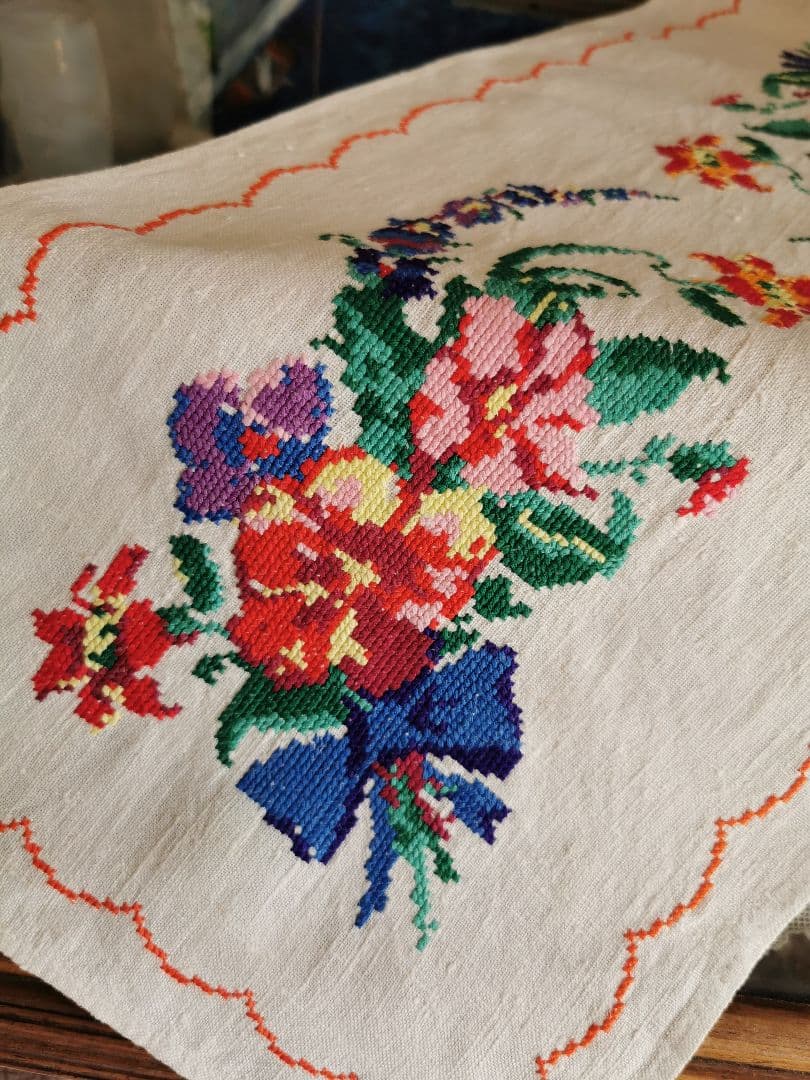 アンティーク  薔薇と菫と百合ブルーリボンの花束 手刺繍リネンクロス