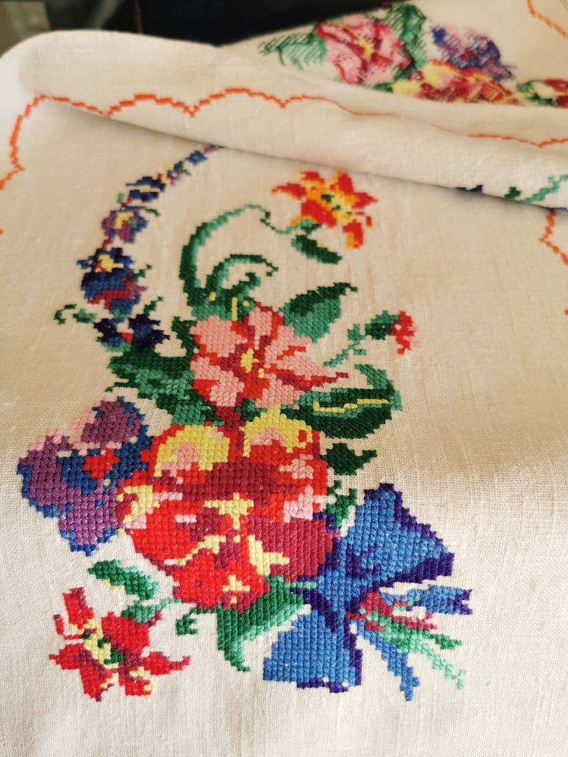 アンティーク  薔薇と菫と百合ブルーリボンの花束 手刺繍リネンクロス