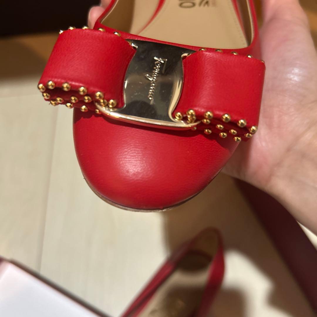 【極美品】フェラガモ　赤　ローファー