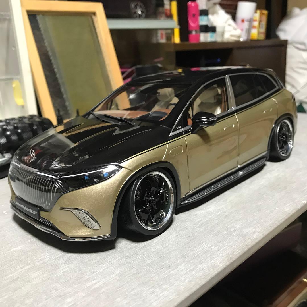 Mercedes-Maybach EQS SUV ミニカー 黒と金カスタム