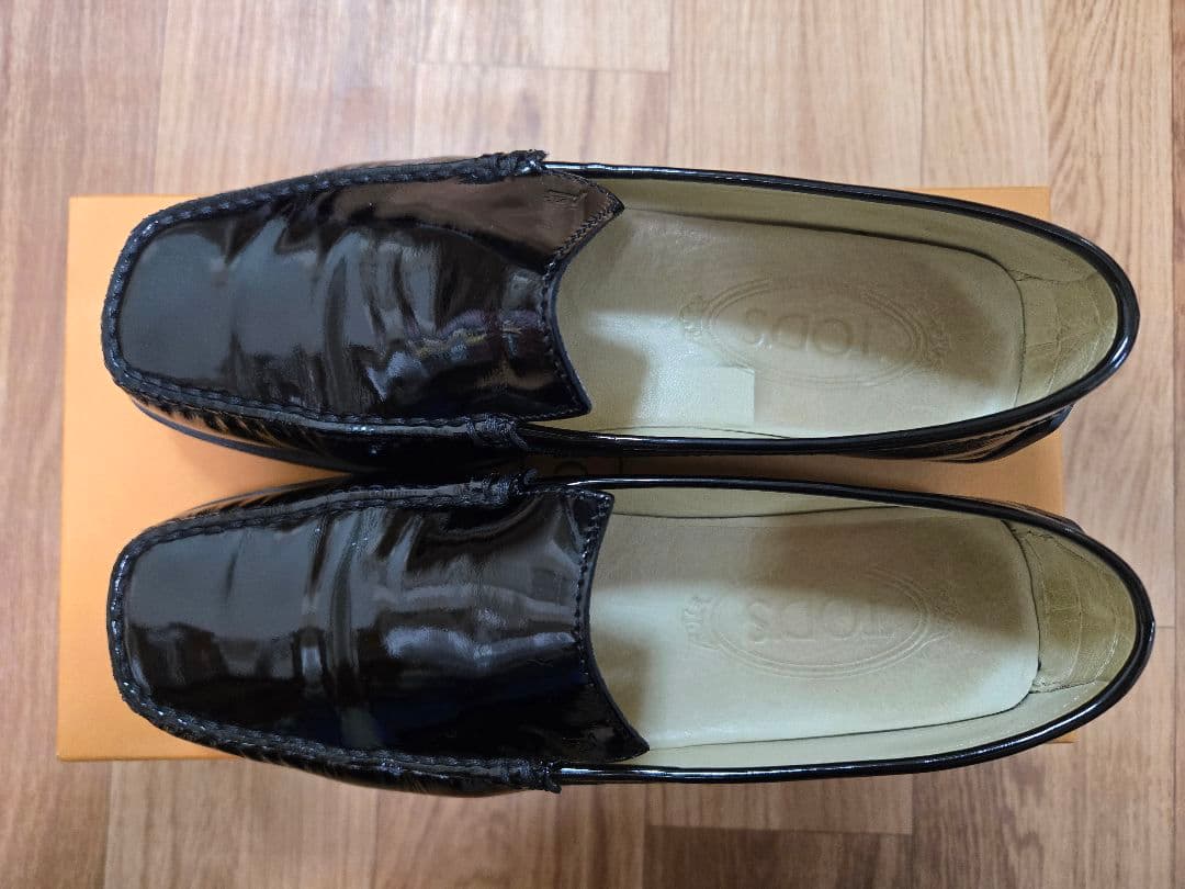 007　TOD'S 　ドライビングシューズ エナメル