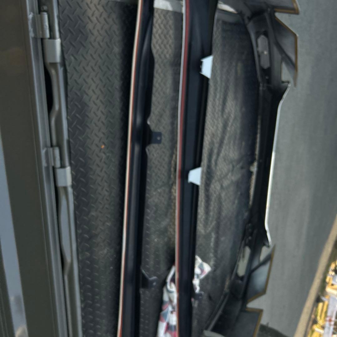 モデリスタ サイドスカート パール　プリウス　50？30？　フロントハーフ