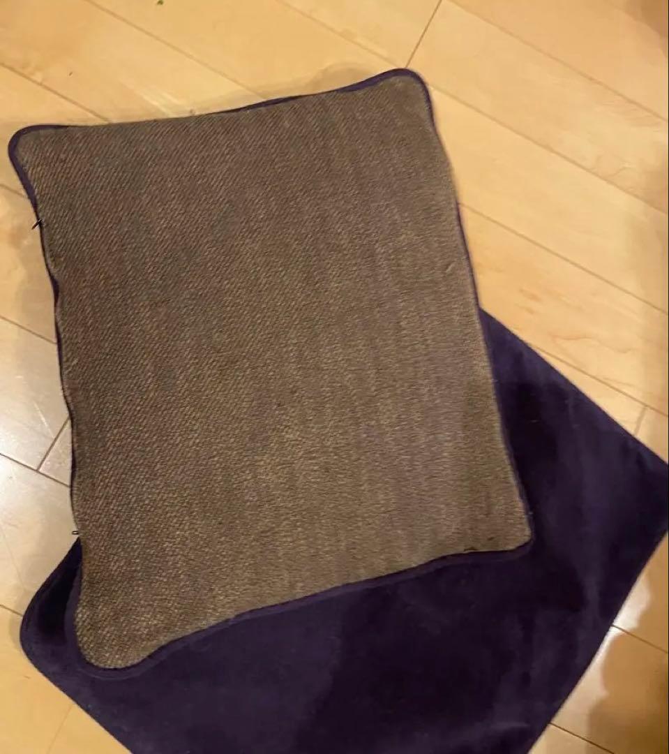 clash gate オピアム　ブラウンとパープルのクッション