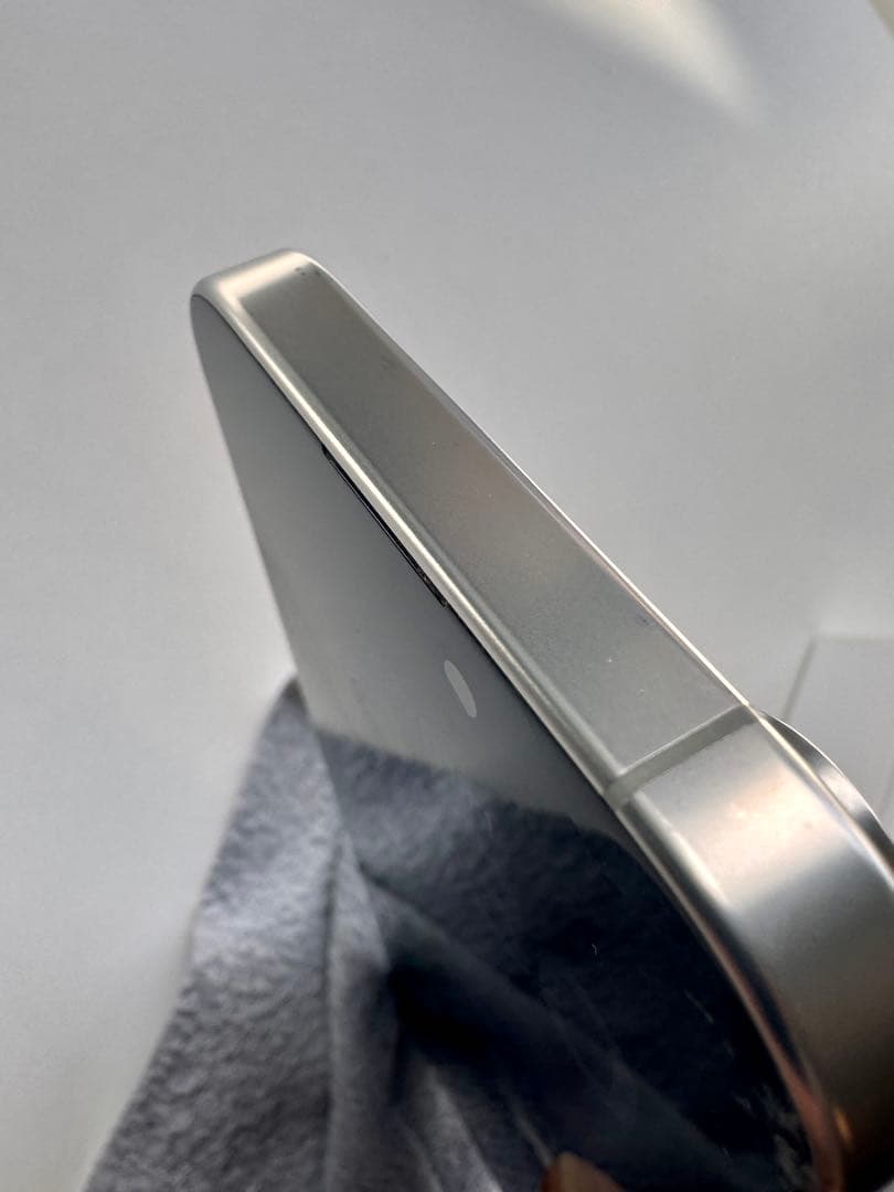 【超美品】Apple iPhone 16Pro 256GB ホワイトチタン箱付き