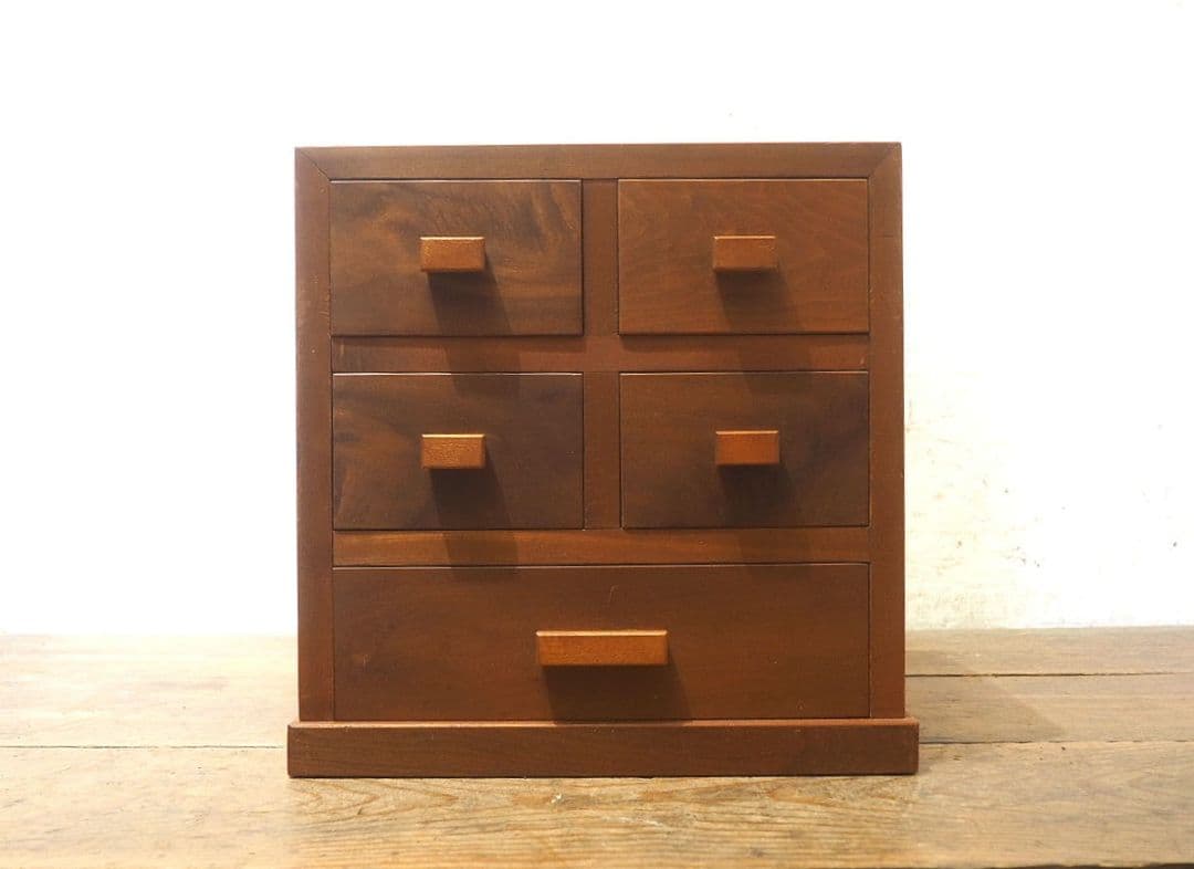 1341 重厚な無垢材の収納棚　小引き出し　チェスト　ケース　レトロ　小物入れ