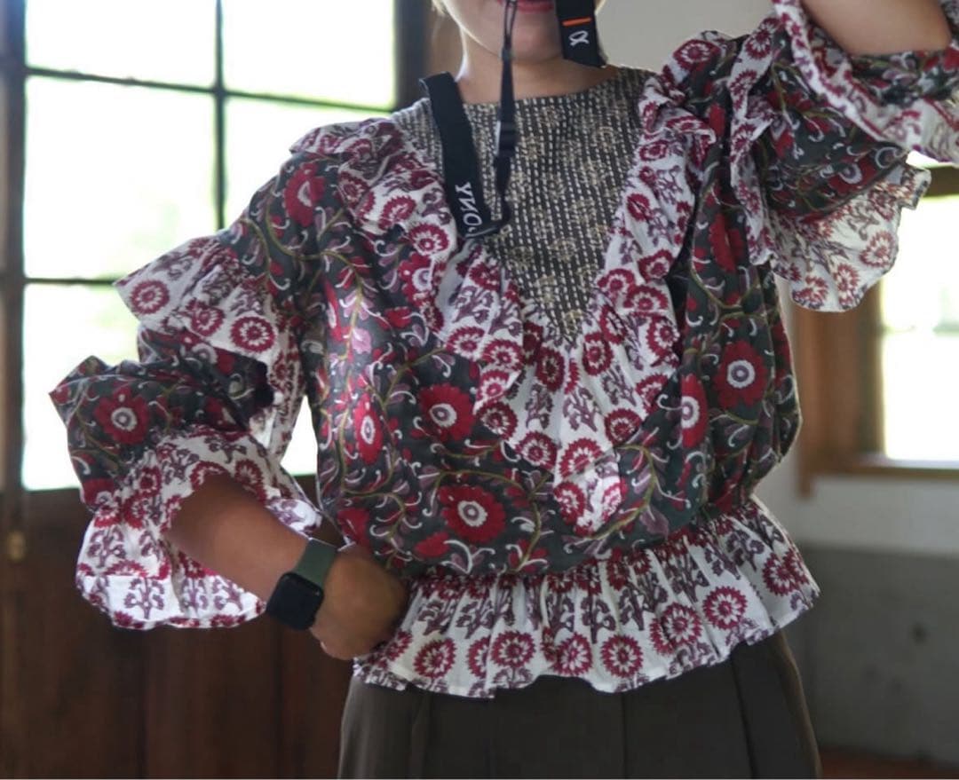 【美品】nioki カンタキルト×ブロックプリント フリルブラウス