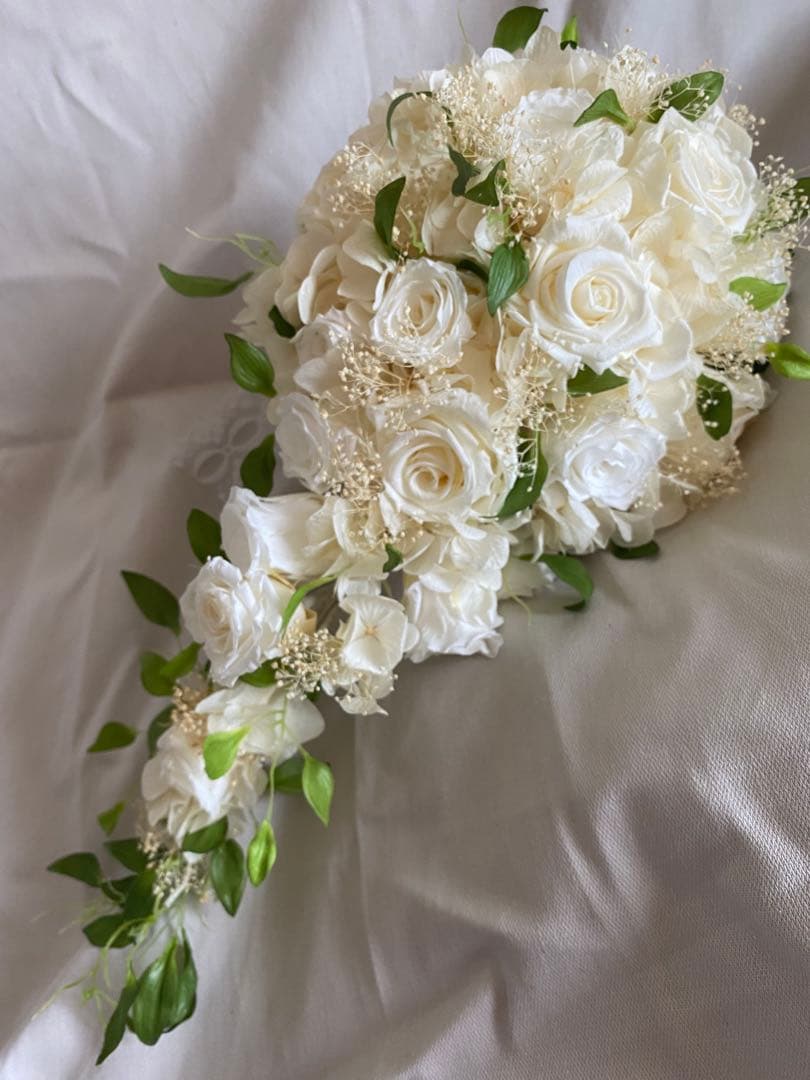 プリザーブドフラワーブーケ　ブートニア付き　キャスケード