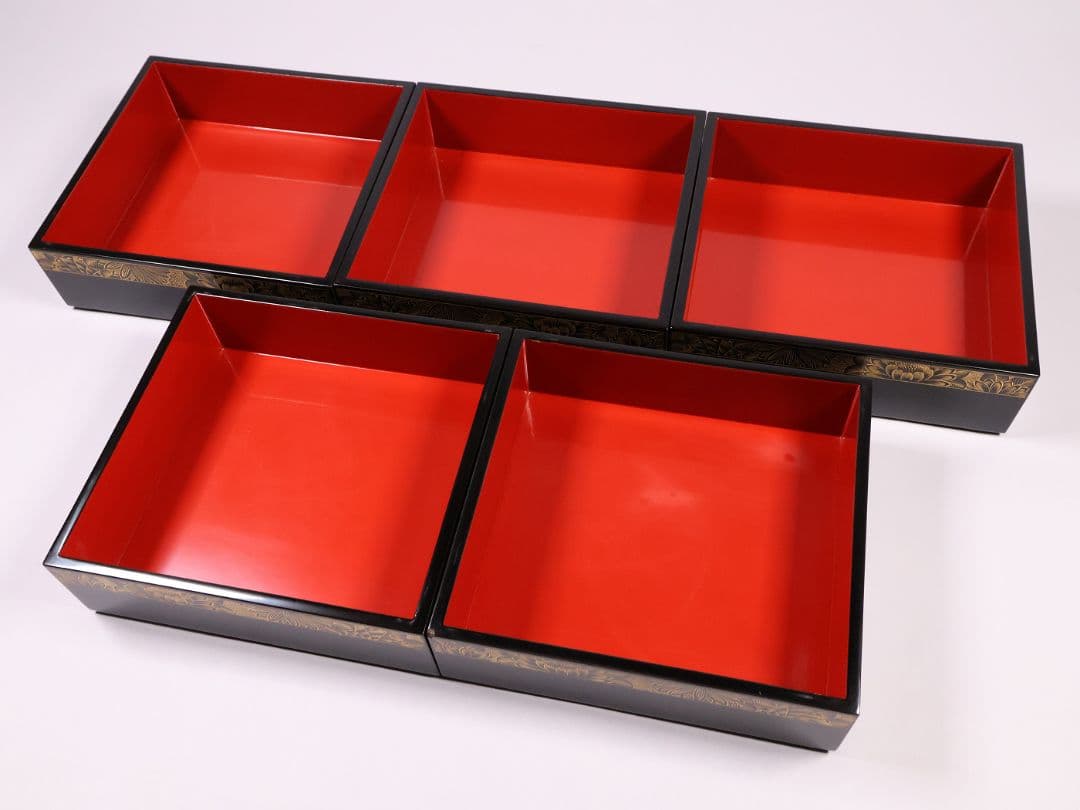 輪島塗 沈金 菊花 五段重箱 蓋2枚 黒塗 内朱塗 木製漆器 漆芸【MB56】