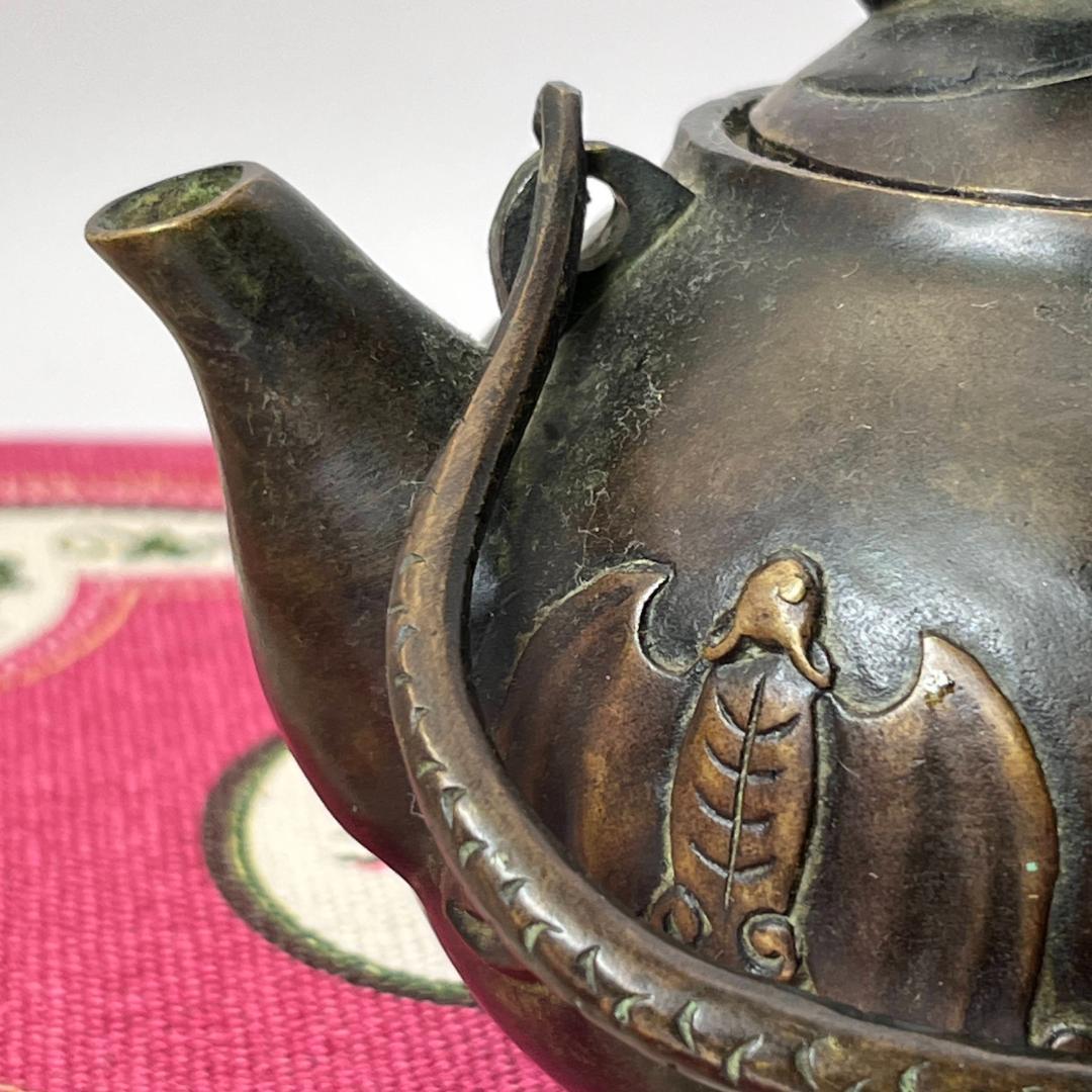 【週末セール】上海骨董街　茶瓶　銅製　大明宣徳年製刻印あり　上海骨董街