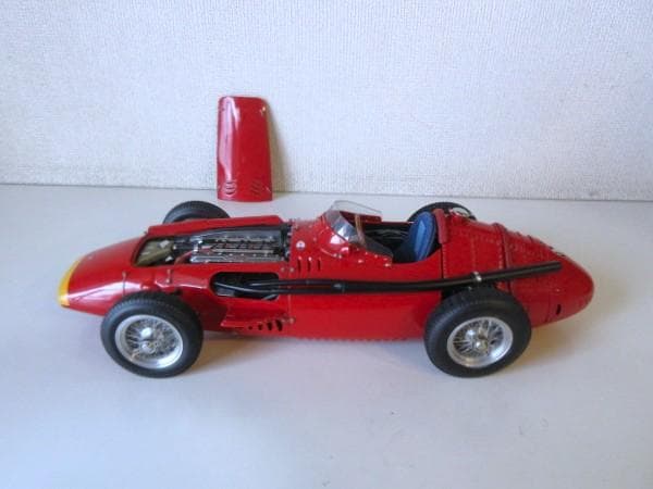 特価 CMC (1/18) マセラティ250F