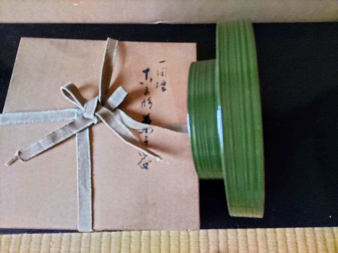 木箱付き漆器 菓子器緑色と黒色