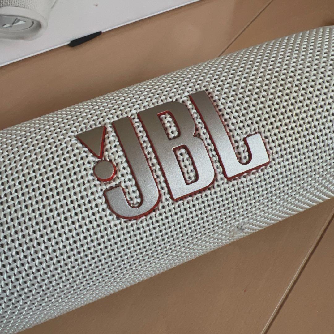 JBL FLIP6 ホワイト　スピーカー　箱付き