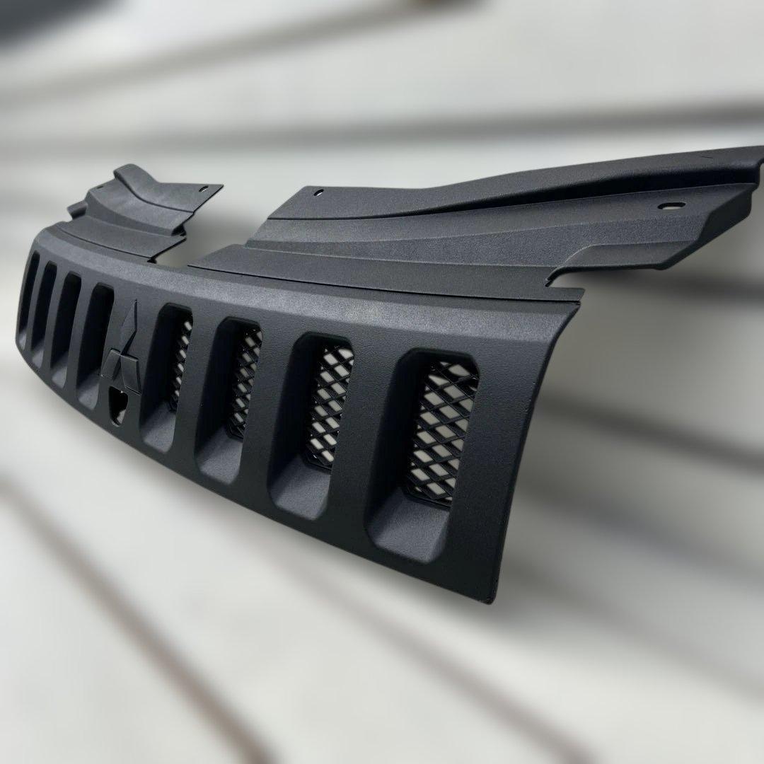 三菱デリカD5MC前純正フロントグリルチッピング塗装ちょっと訳あり品