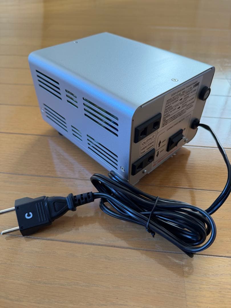 Kashimura NTI-20（TTS-20C)変圧器 1500VA 箱入り