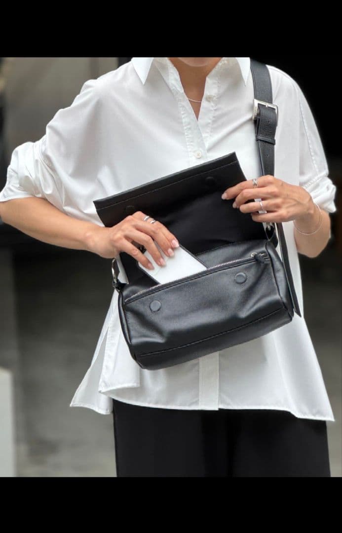 【新品 未使用】BEARDSLEY ビアズリー レザーボディバッグ ブラック