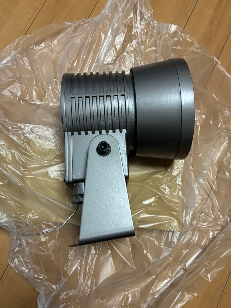 シルバー スポットライト 壁取り付け可能　パナソニック