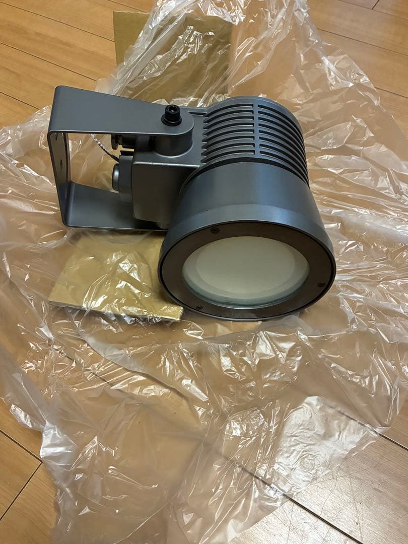 シルバー スポットライト 壁取り付け可能　パナソニック