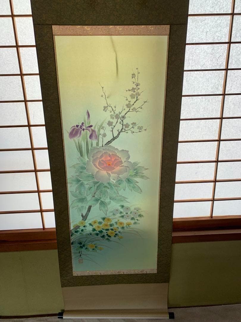 【掛け軸】バラの絵柄　上品なインテリアに!　木箱入り