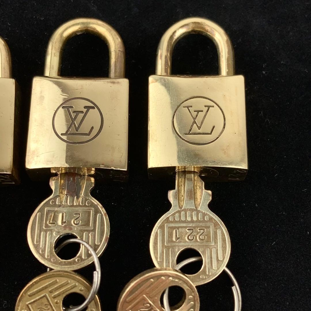 ルイヴィトン パドロック 旧デザイン 4個まとめて 南京錠 カデナ ゴールド