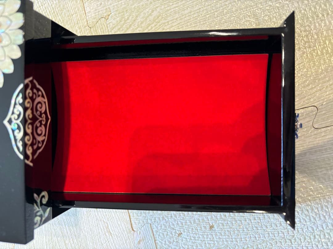 ジュエリーボックス　卓上ドレッサー　全漢鎬作　螺鈿　螺鈿細工　韓国伝統工芸品　花