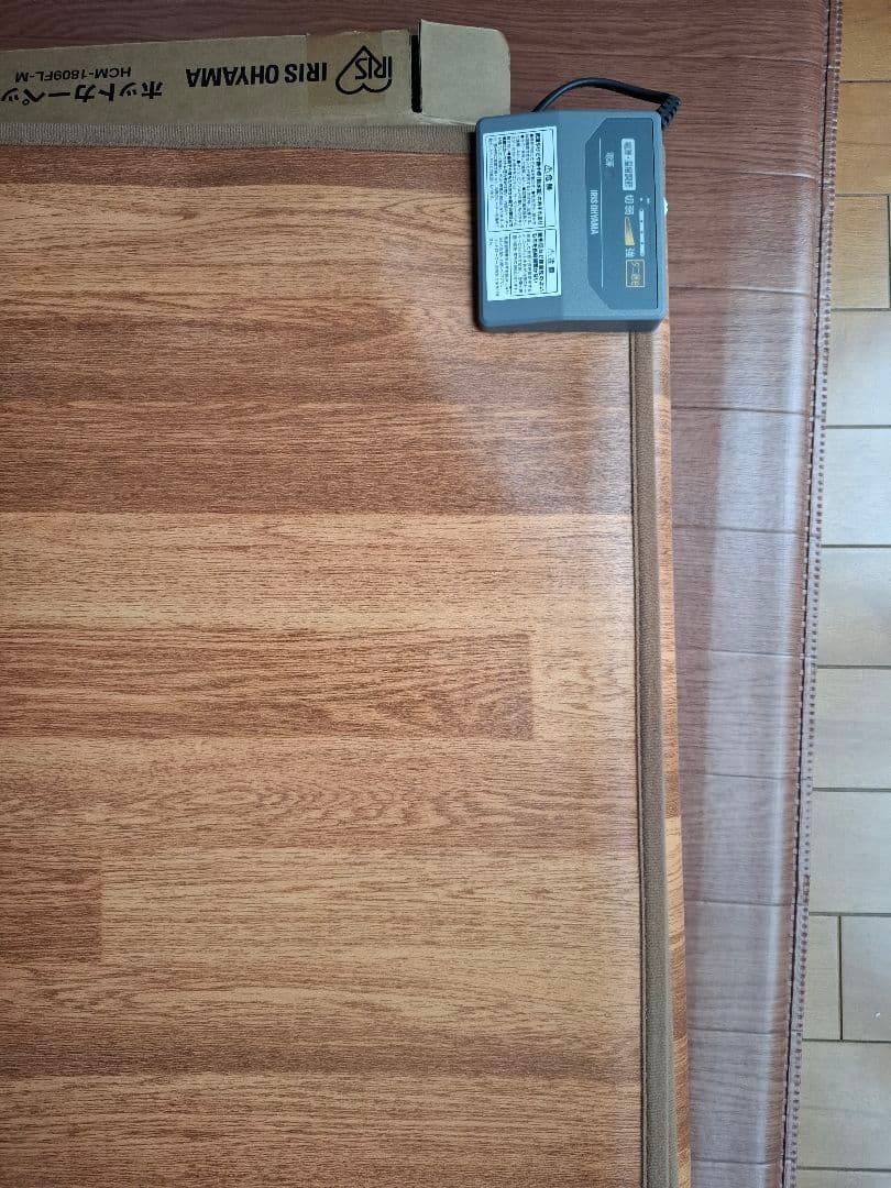 新品未使用アイリスオーヤマ　 木目調 １畳ホットカーペット 2025.11購入