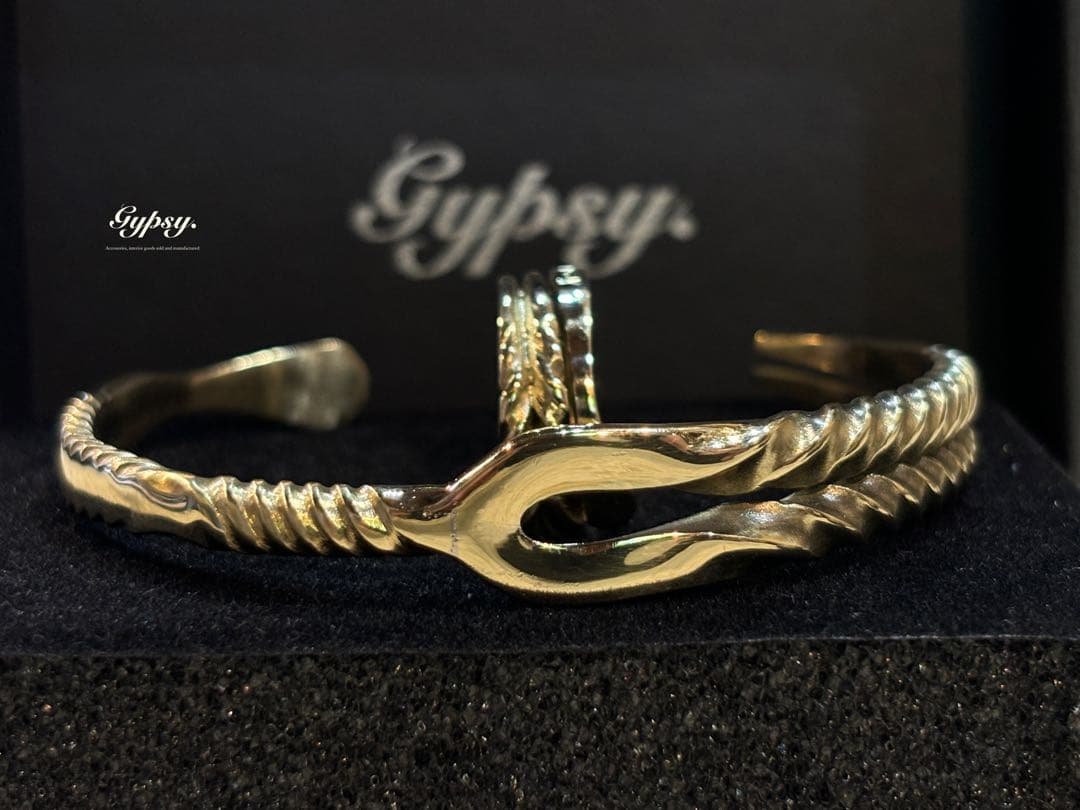 Lo. bangle × ring