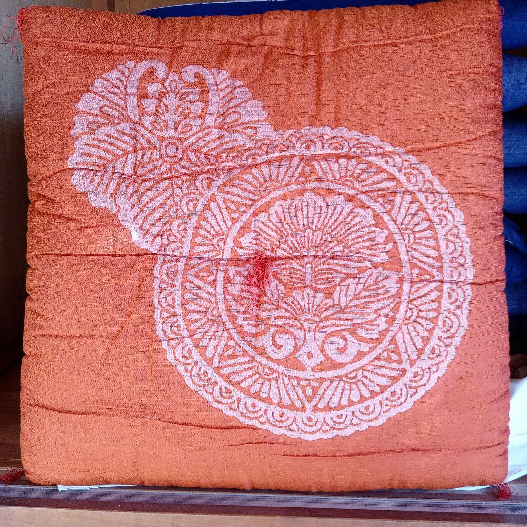 オレンジの花柄座布団　10枚セット　紬風の光沢ある生地