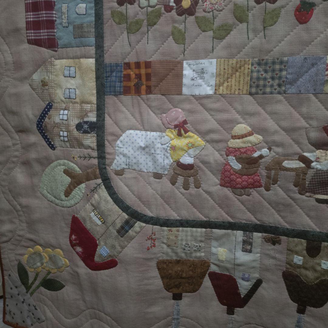 ハンドメイド　パッチワークタペストリー