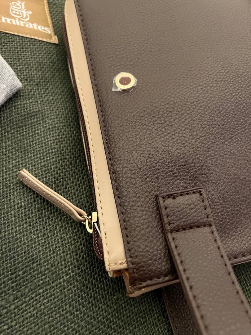 ポーチのみ新品未開封エミレーツファーストクラス　ブルガリ　アメニティ