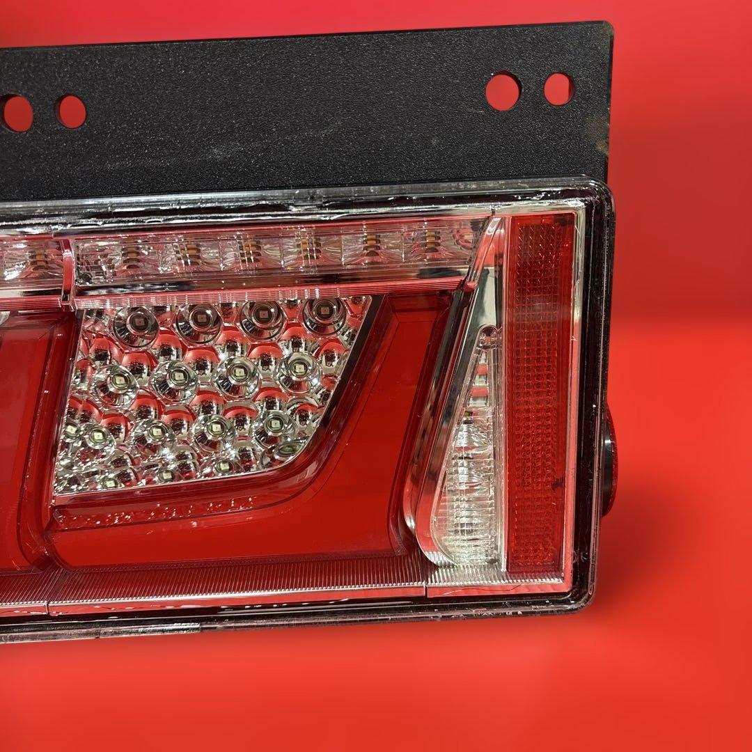 No.39 小糸　トラック用 4t 10t シーケンシャル（運転側）右Ｒ