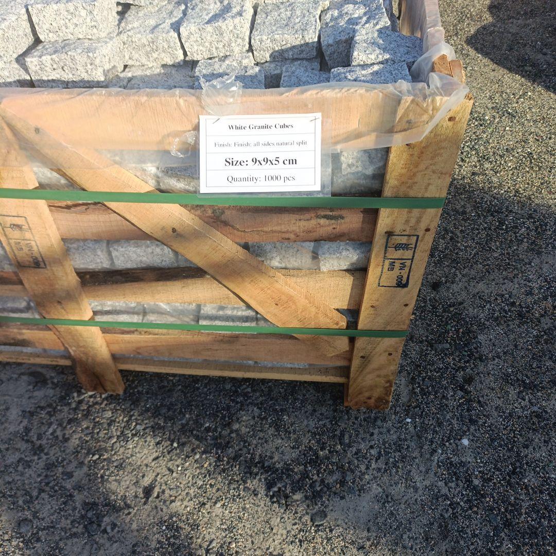 ベトナム産白半丁掛けピンコロ9✕9✕5センチ一箱1000個入り