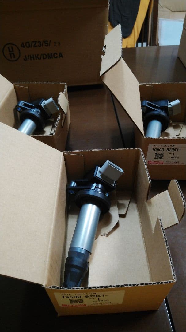トゥモロー　ダイハツ　イグニッションコイル純正新品　19500-B2051